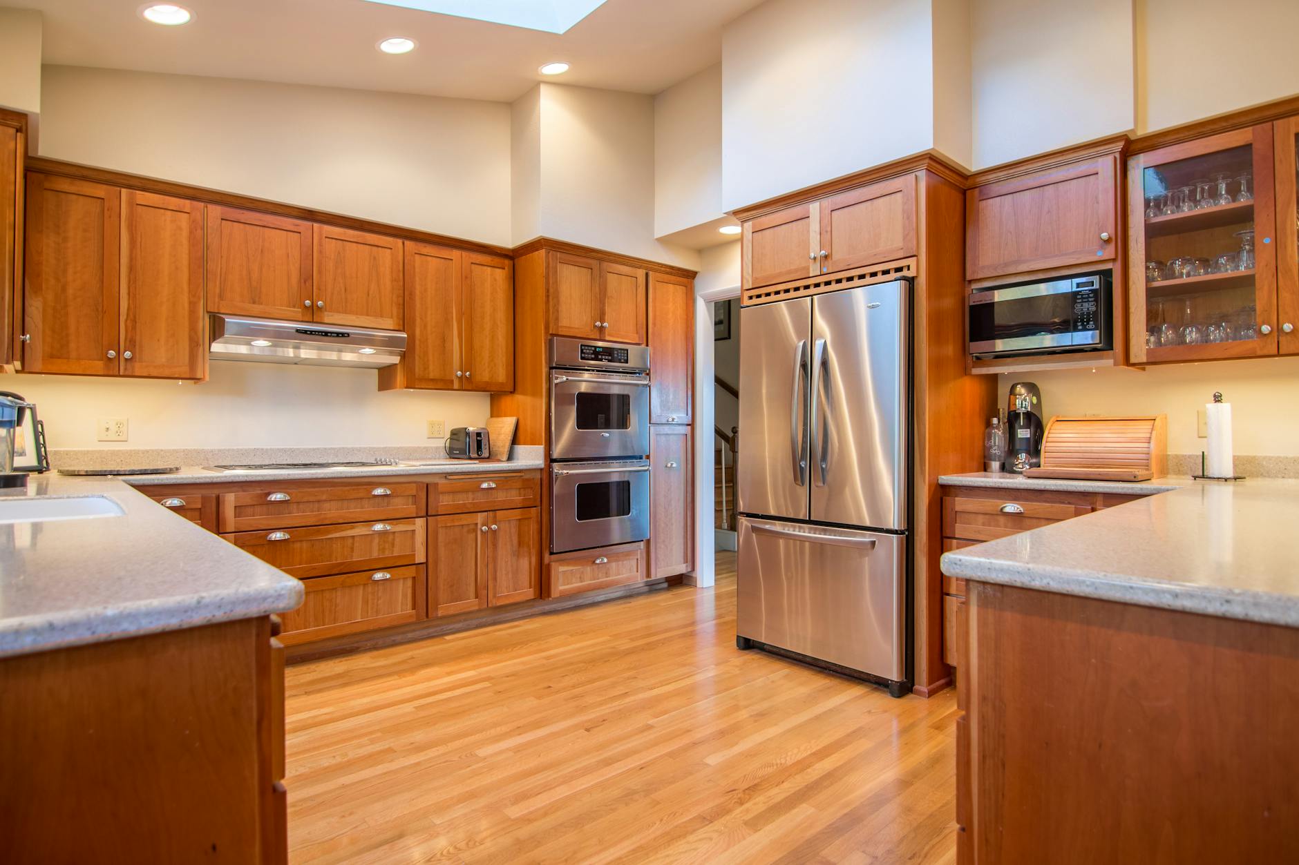 Best Organization for Small Kitchens and Tight Storage Zones in a comfortable everyday home
