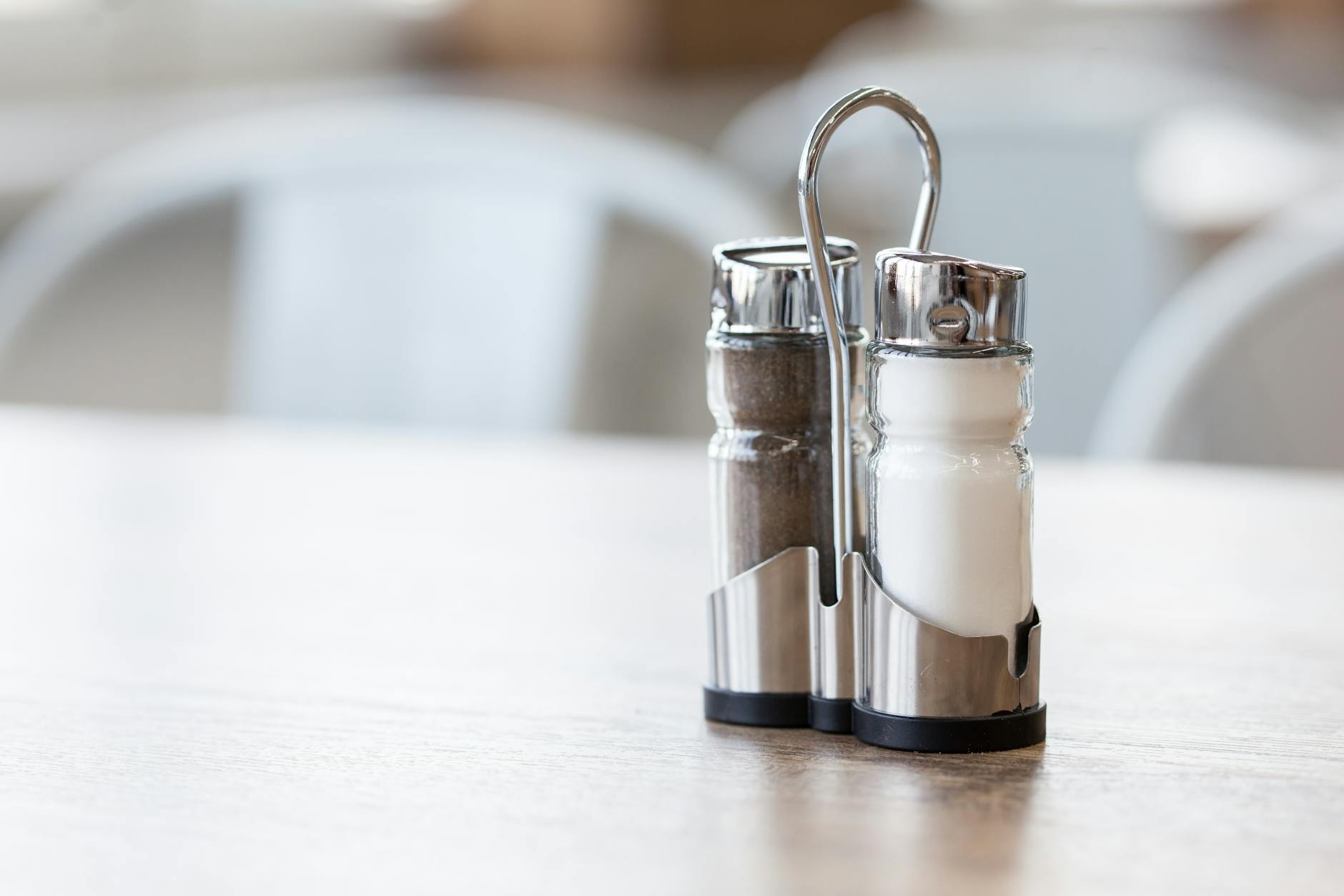 How to Choose Salt and Pepper Grinders That Fit Your Kitchen's Needs in a comfortable everyday home