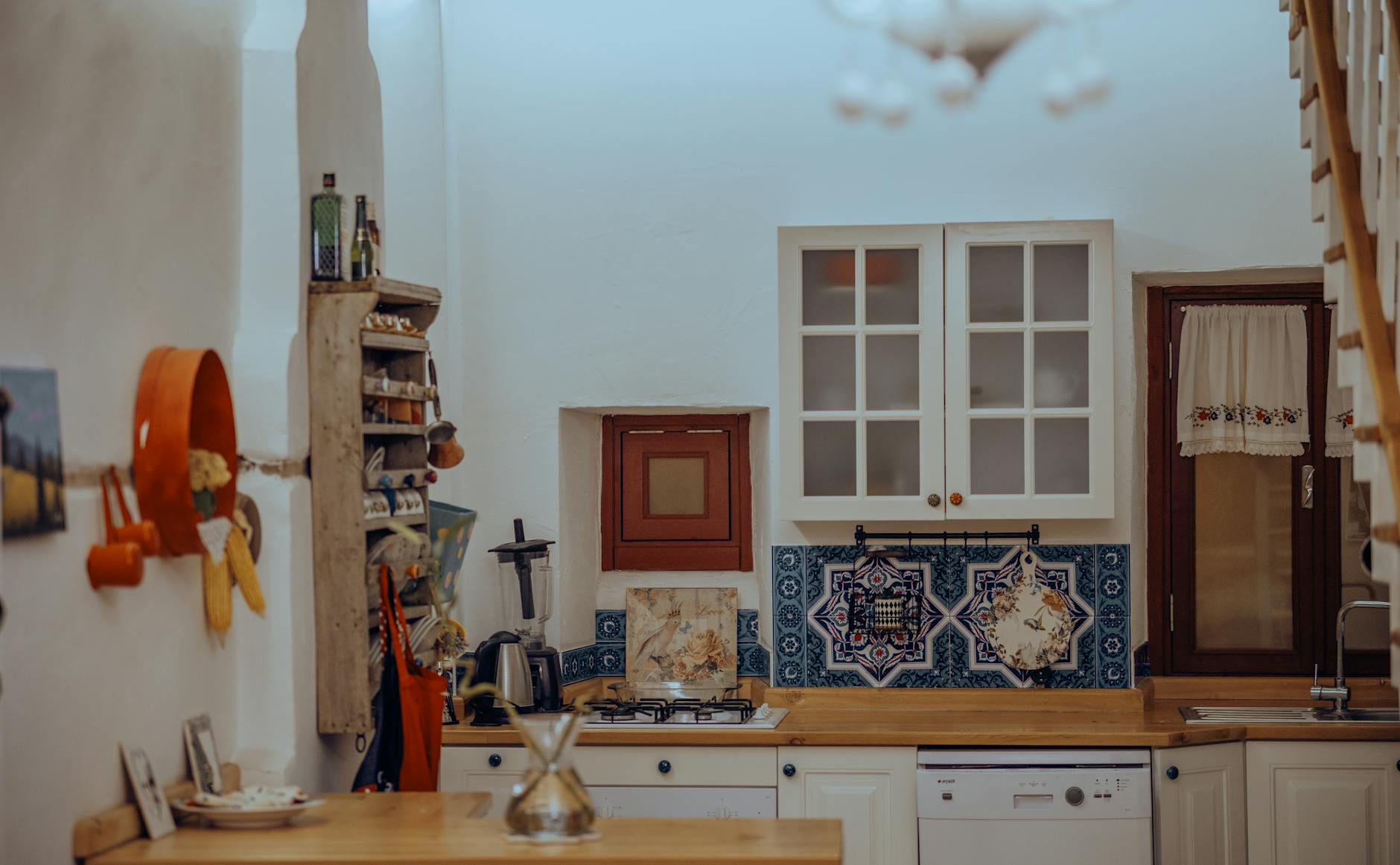 Smart Kitchen Tools for Efficient Cooking and Storage in a comfortable everyday home